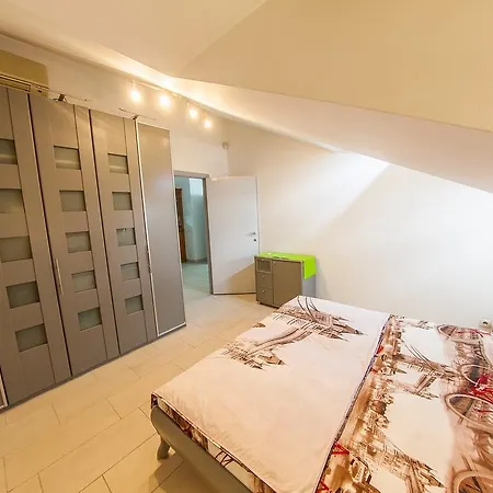 Apartment Mansard Antonovicha 4